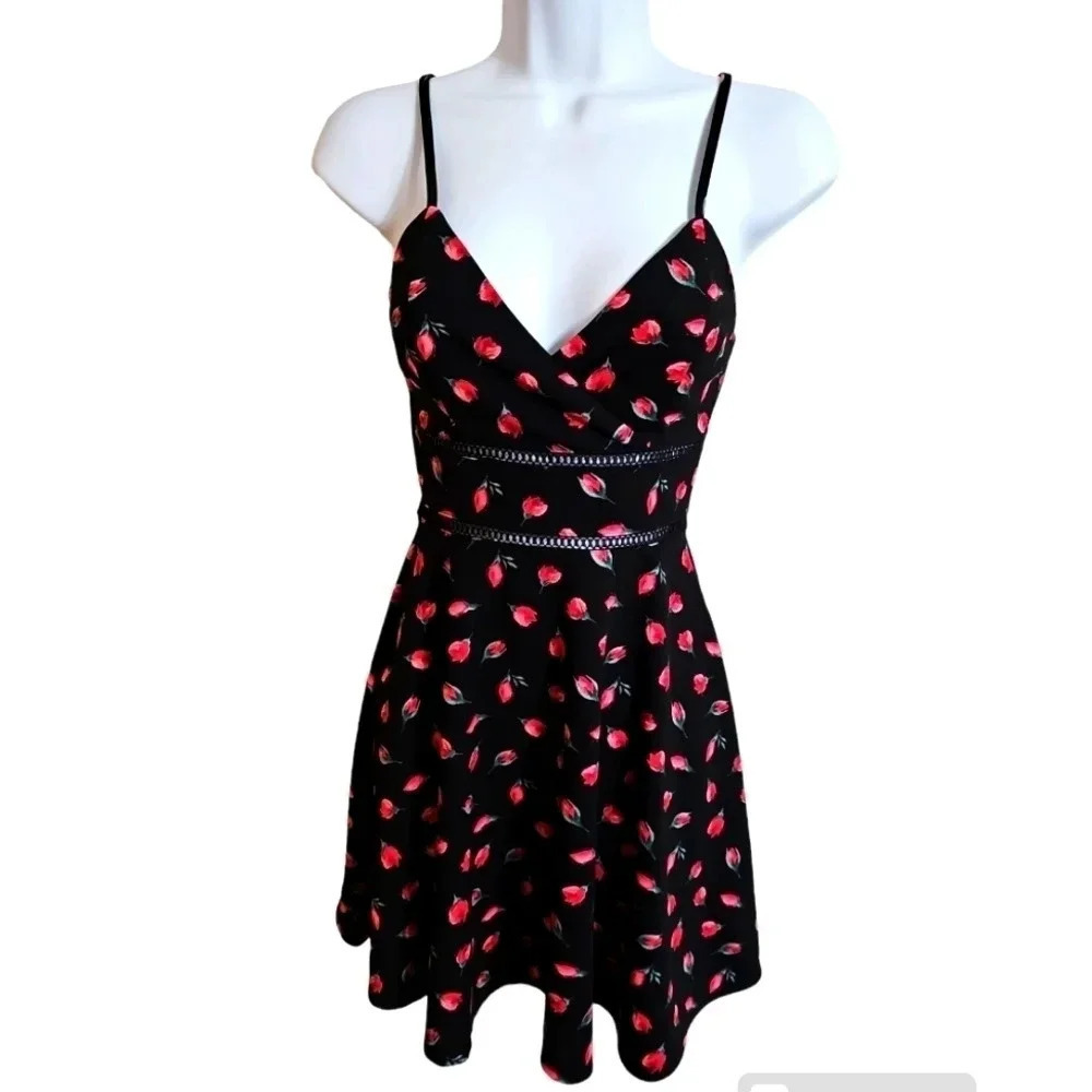 Mi Ami Women XXS Mini Dress Black Red Rosebud Print Fit Flare Iconic Cottagecore - Picture 2 of 7